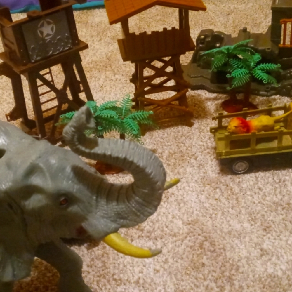 Planet jungle toy's r us 2012 vintage playset
